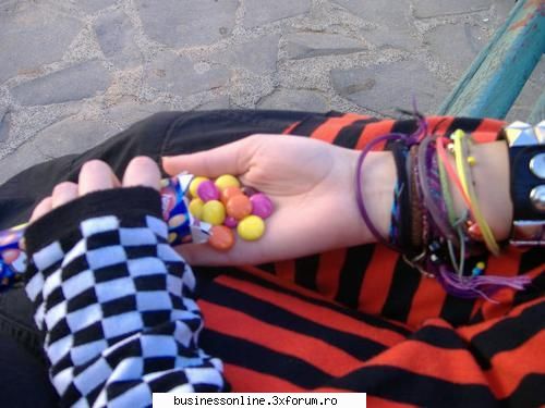 re all sper sa ma vedetzi intr-un conac cu vedete de la playboy :rotfl: umbro